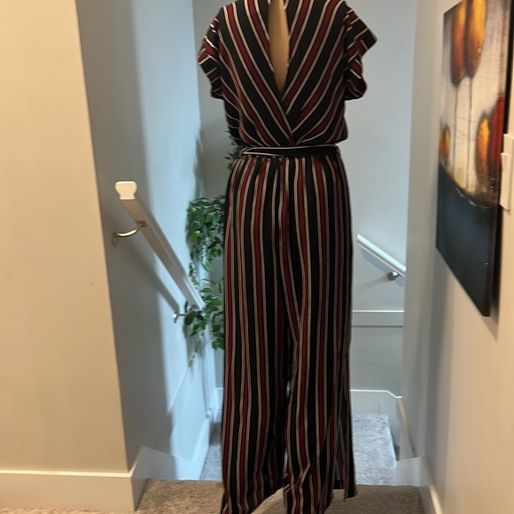 Short sleeve V-neck striped belted jumpsuit small - Picture 4 of 6